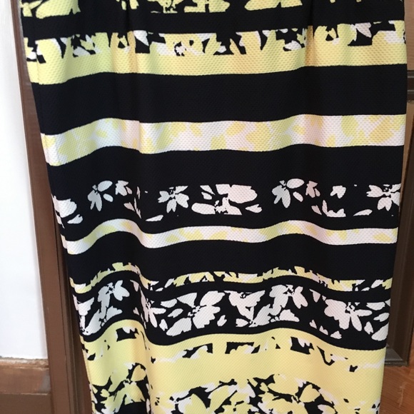 Floral Pattern Pencil Skirt - Picture 4 of 5